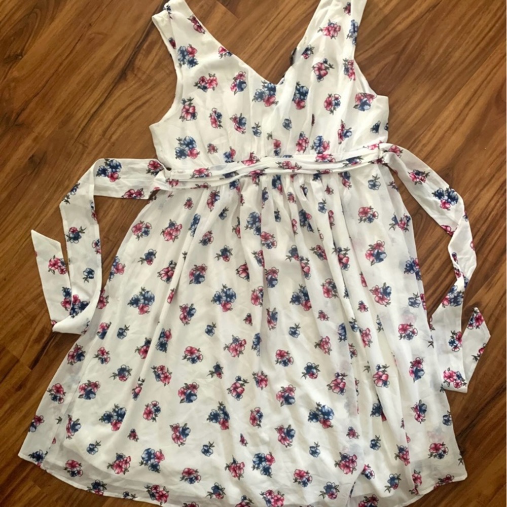 Maternity woman’s spring dress